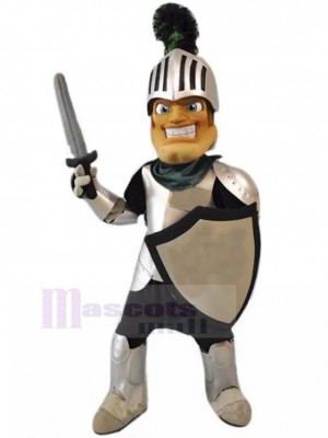 Lächelnder Ritter mit silbernem Helm Maskottchen Kostüm Menschen